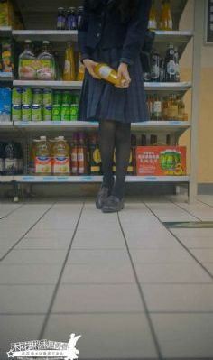 娇妻在厨房被朋友挺进动漫