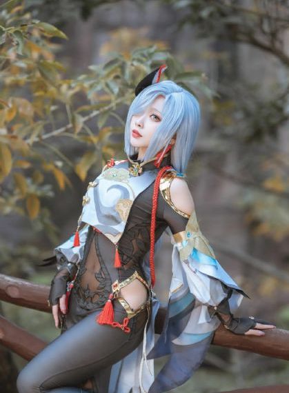 《眼镜女神》