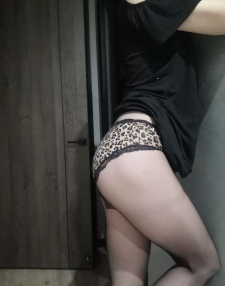 黑人巨大三根一起进