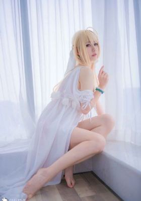 美女扒开腿露内裤免费看