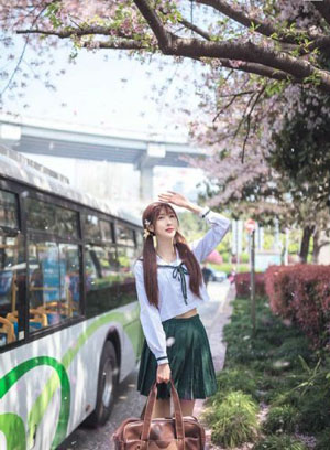 泌尿科女医生三中字厚德