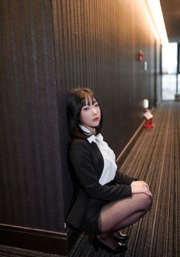 马龙和王楚钦看樊振东追星的样子