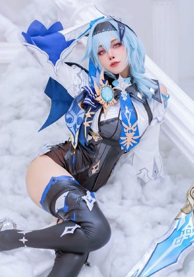 巨大女英雄