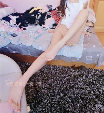 性开放的裸体瑜伽